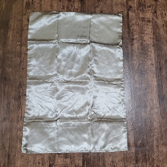 NWOT Silver Envelope Style Standard Size Satin Pillowcase Pair - Picture 2 of 5